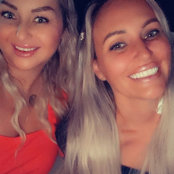 Meet your Posher, Tara - Picture 2 of 2